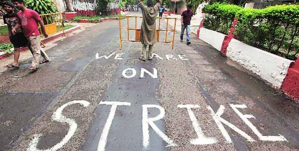FTII students want to talk with I&B Ministry